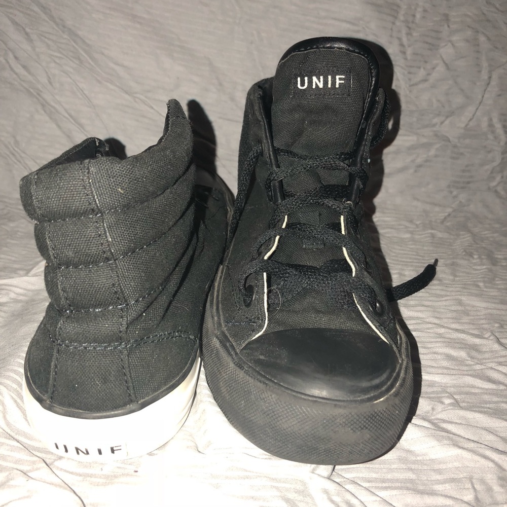 UNIF SNEAKERS